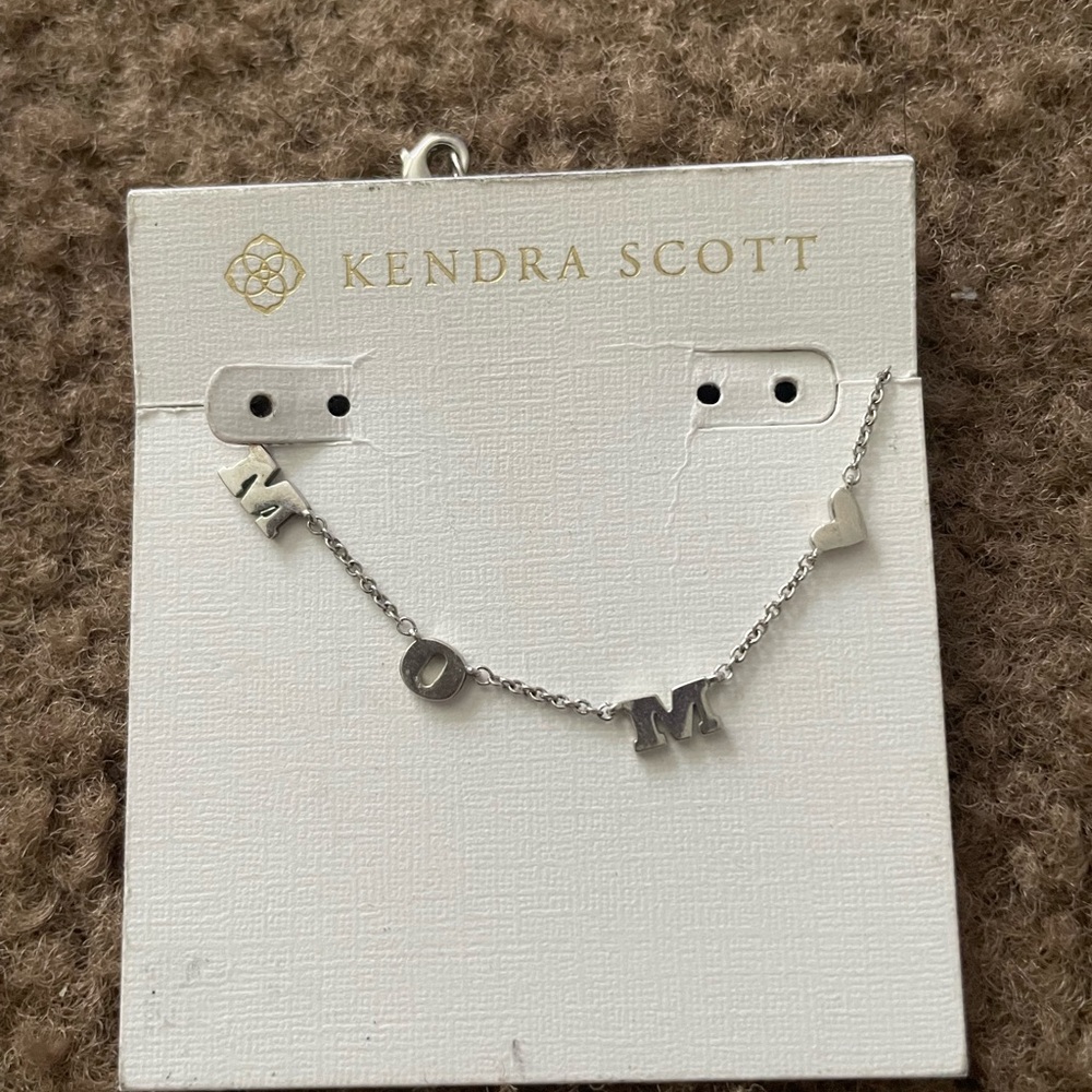 Kendra Scott MoM necklace